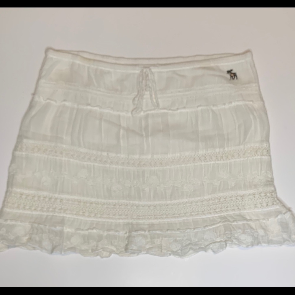 5/$25 - Abercrombie white Cotton skirt